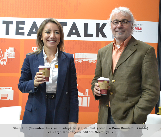 Shell Filo Çözümleri Türkiye Stratejik Müşteriler Satış Müdürü Banu Kandemir (solda) ve KargoHaber İçerik Editörü Necmi Çelik