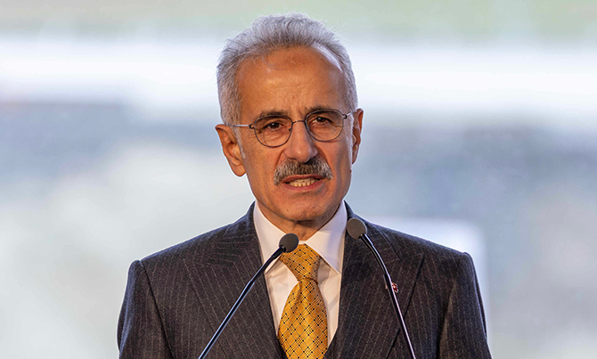 Ulaştırma ve Altyapı Bakanı Abdulkadir Uraloğlu