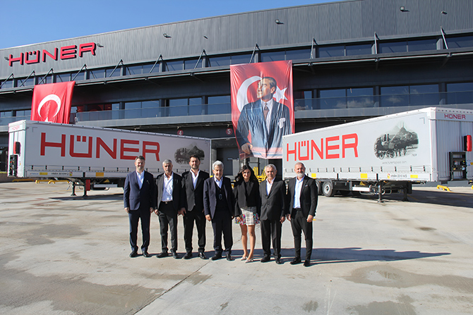 Tırsan, Hüner Global Lojistik’e 500 Treyler Teslim Etti Tırsan, Hüner Global Lojistik’e 500 Treyler Teslim Etti