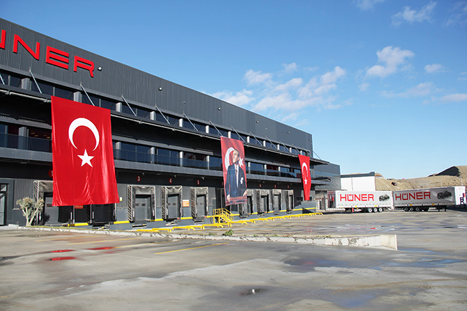 Tırsan, Hüner Global Lojistik’e 500 Treyler Teslim Etti Tırsan, Hüner Global Lojistik’e 500 Treyler Teslim Etti