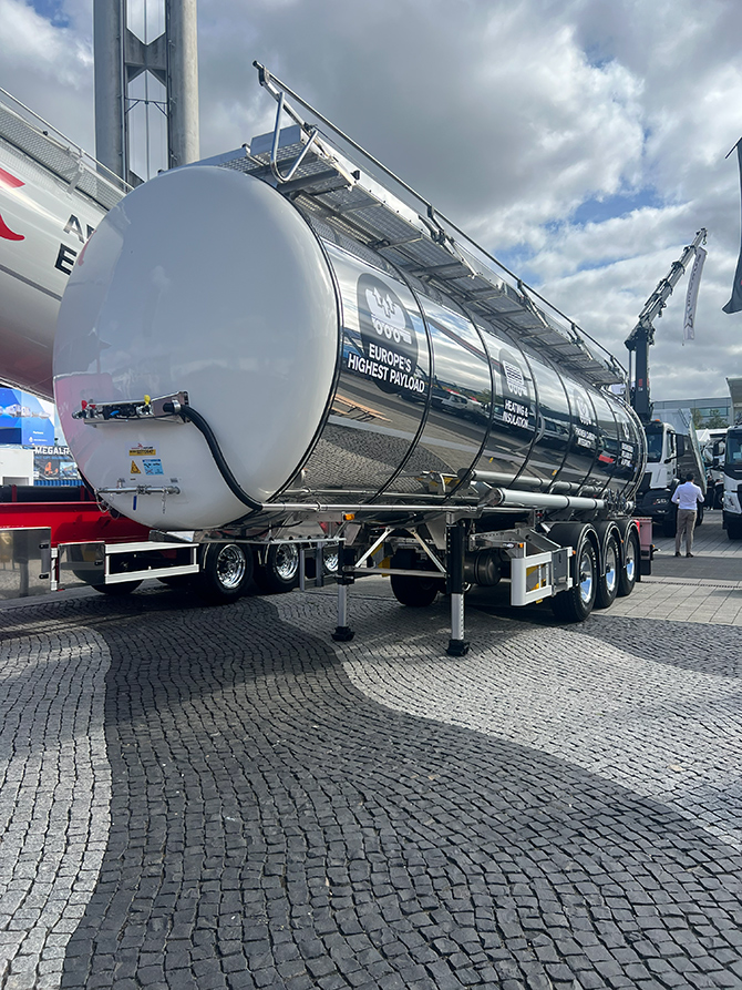 tirsan-iaa-13.jpg