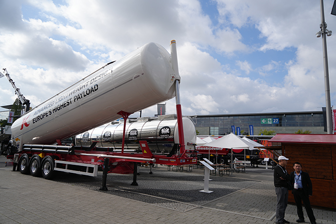 tirsan-iaa-4.jpg