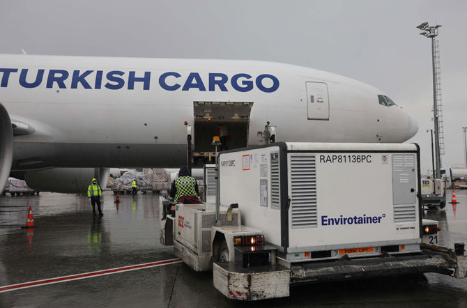 Turkish Cargo UNICEF’in Kovid-19 Aşılarını Taşıyor