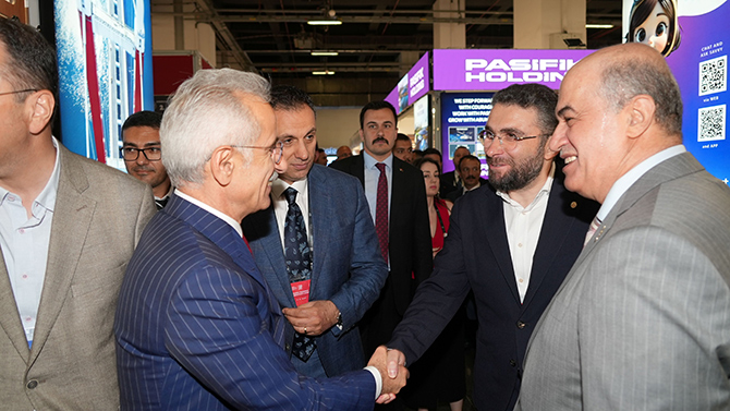 ulastirma-ve-altyapi-bakani-abdulkadir-uraloglu-pasifik-holding-stant.jpg