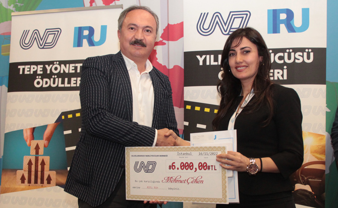 İmsan Nakliyat’tan Mehmet Çeken ise 6 bin TL değerindeki üçüncülük ödülünün sahibi oldu. Çeken adına ödülünü şirket temsilcisi Ferya Çiçek, UND Yönetim Kurulu Üyesi Necati Özmen’den aldı.