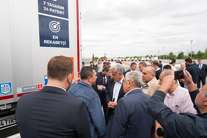 yeni-nesil-tenteli-perdeli-arac-inceleme-2.jpg